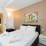 아파트 Sunny & Beautiful Views, Amazing Design & Terrace By 360 Estates Lija