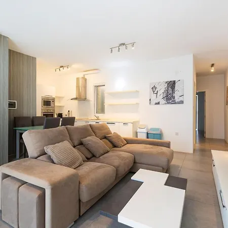 Sunny & Beautiful Views, Amazing Design & Terrace By 360 Estates