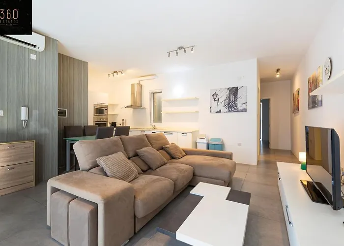 Sunny & Beautiful Views, Amazing Design & Terrace By 360 Estates