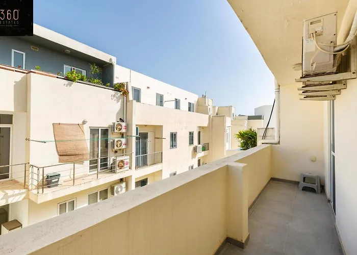 Sunny & Beautiful Views, Amazing Design & Terrace By 360 Estates * Lija