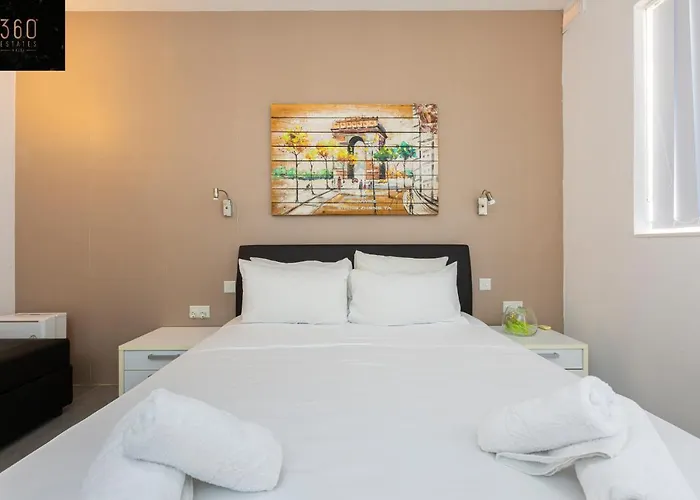 Sunny & Beautiful Views, Amazing Design & Terrace By 360 Estates Lejlighed