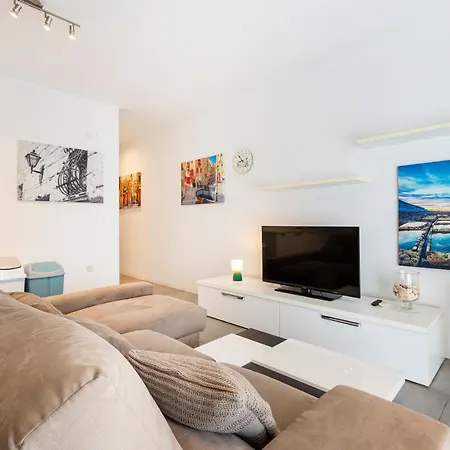 Sunny & Beautiful Views, Amazing Design & Terrace By 360 Estates شقة Lija