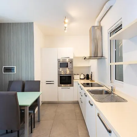 Sunny & Beautiful Views, Amazing Design & Terrace By 360 Estates