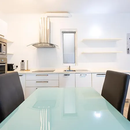 Sunny & Beautiful Views, Amazing Design & Terrace By 360 Estates