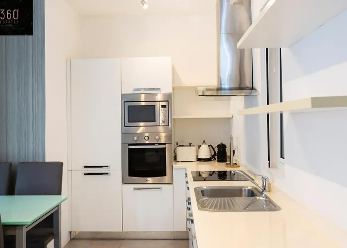 Sunny & Beautiful Views, Amazing Design & Terrace By 360 Estates *