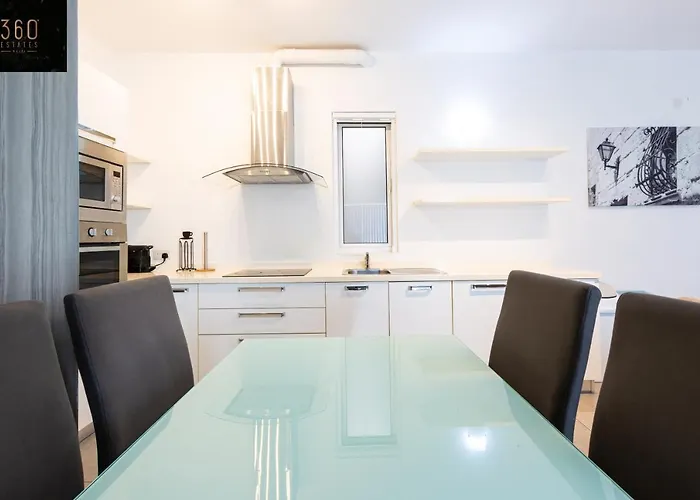 Sunny & Beautiful Views, Amazing Design & Terrace By 360 Estates